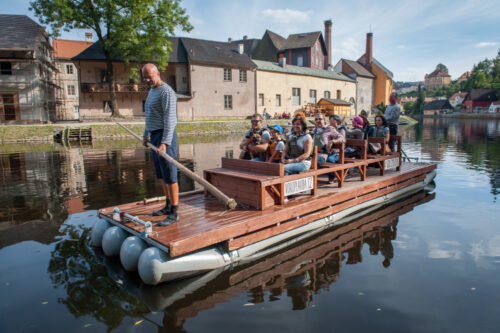 Firemní akce na voru